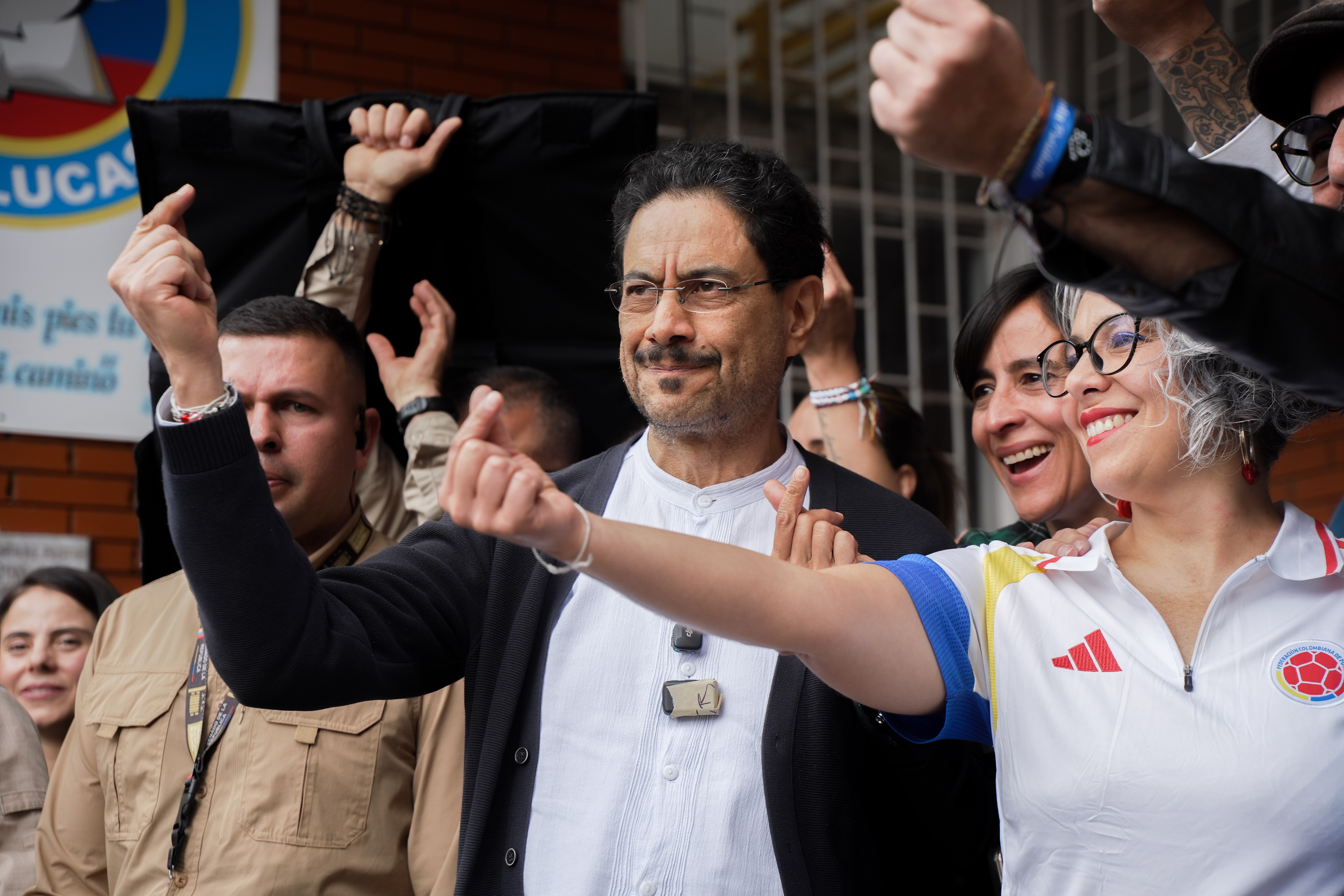 Candidato governista pede vigilância a apoiadores após ser derrotado por resultado apertado na Colômbia