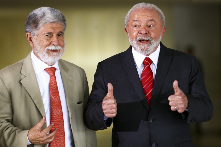 Assessor especial da Presidência, Celso Amorim, ao lado do presidente Luiz Inácio Lula da Silva durante recepção para o presidente da Finlândia, Sauli Niinstö, no Itamaraty