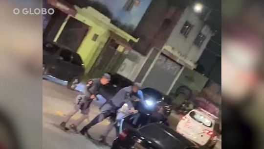 Policial agride homem durante abordagem no Guarujá; veja vídeo