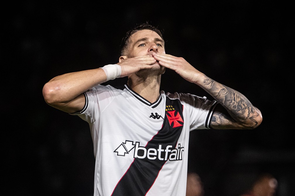 Vegetti marcou dois gols no empate em 3 a 3 com o Fortaleza que terminou com a classificação do Vasco — Foto: Leandro Amorim/Vasco