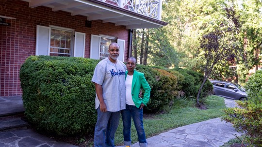 Avaliação de casa com um proprietário negro: US$ 472 mil. Com um branco: US$ 750 mil. Disparidade evidencia viés racista