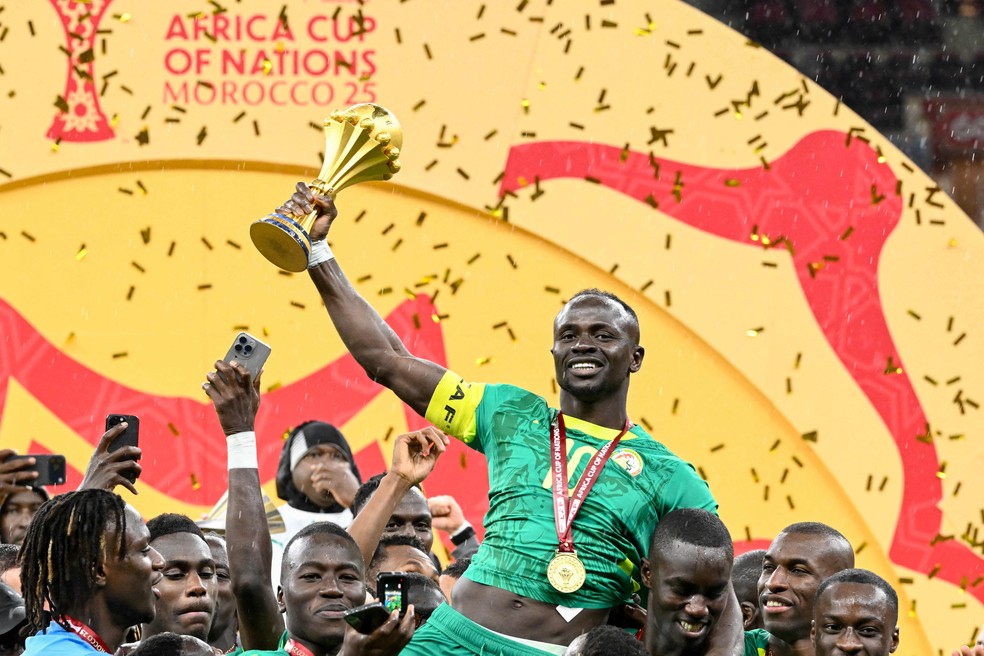 Sadio Mané comemora o título da Copa Africana das Nações de 2025 — Foto: Sebastien Bozon/AFP