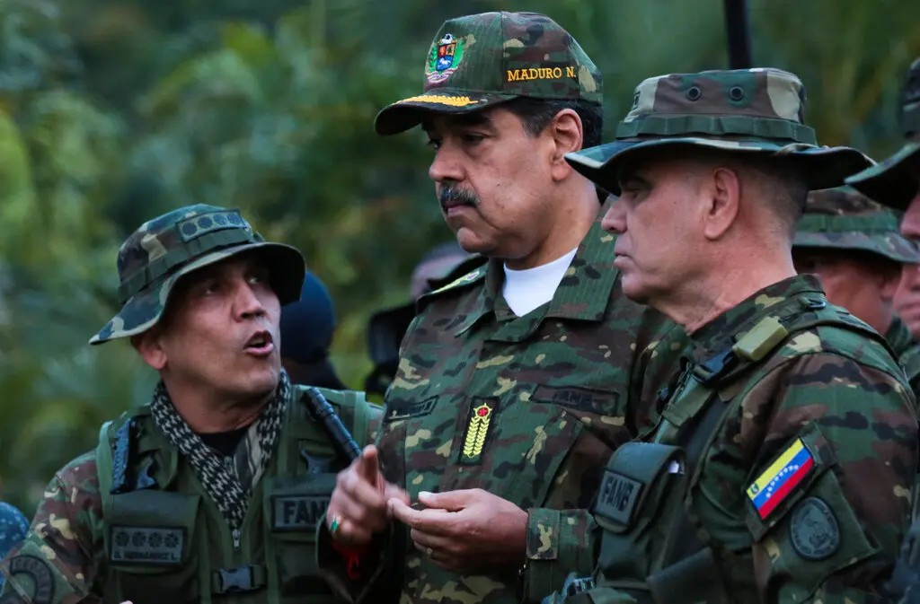 Efeito reverso: Estratégia de pressão máxima de Trump aumentou coesão militar na Venezuela, dizem analistas locais