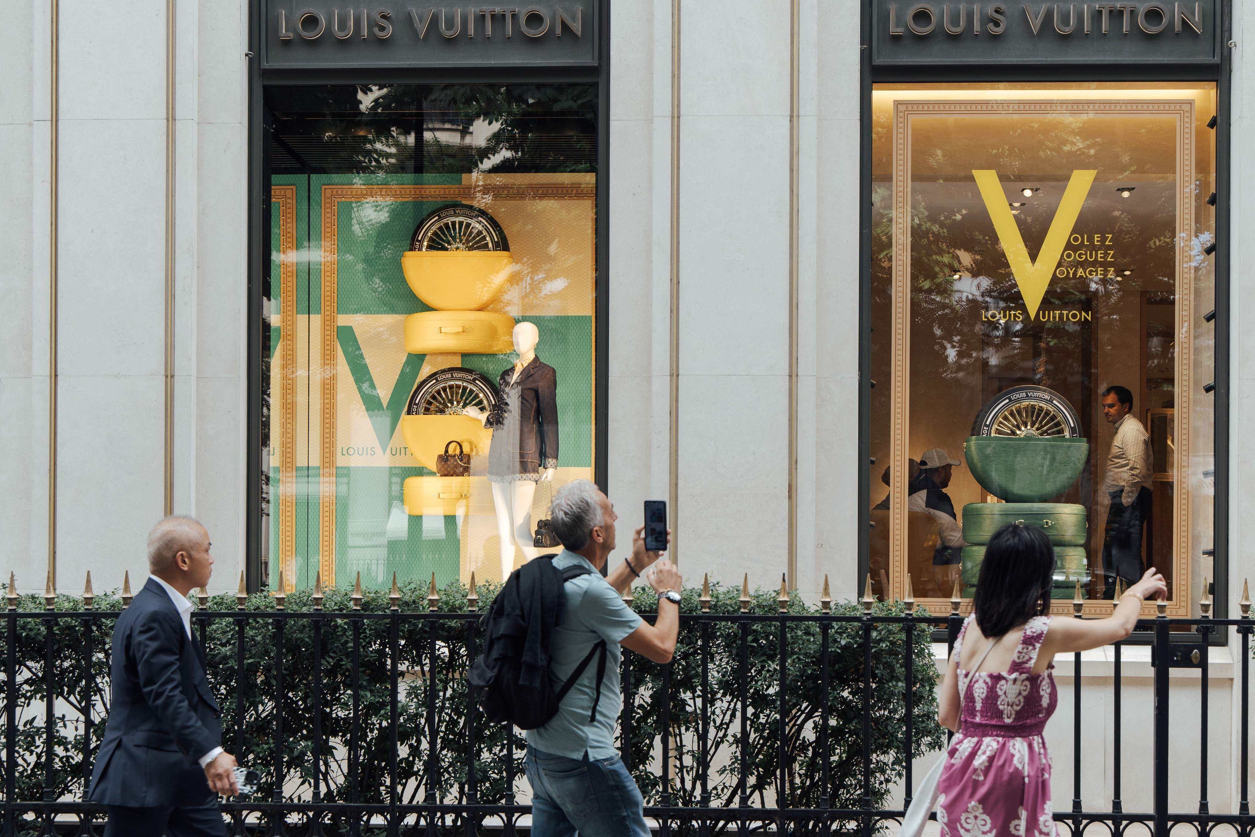 Ações da dona da Louis Vuitton têm maior alta em quase 25 anos com a volta do consumo de luxo