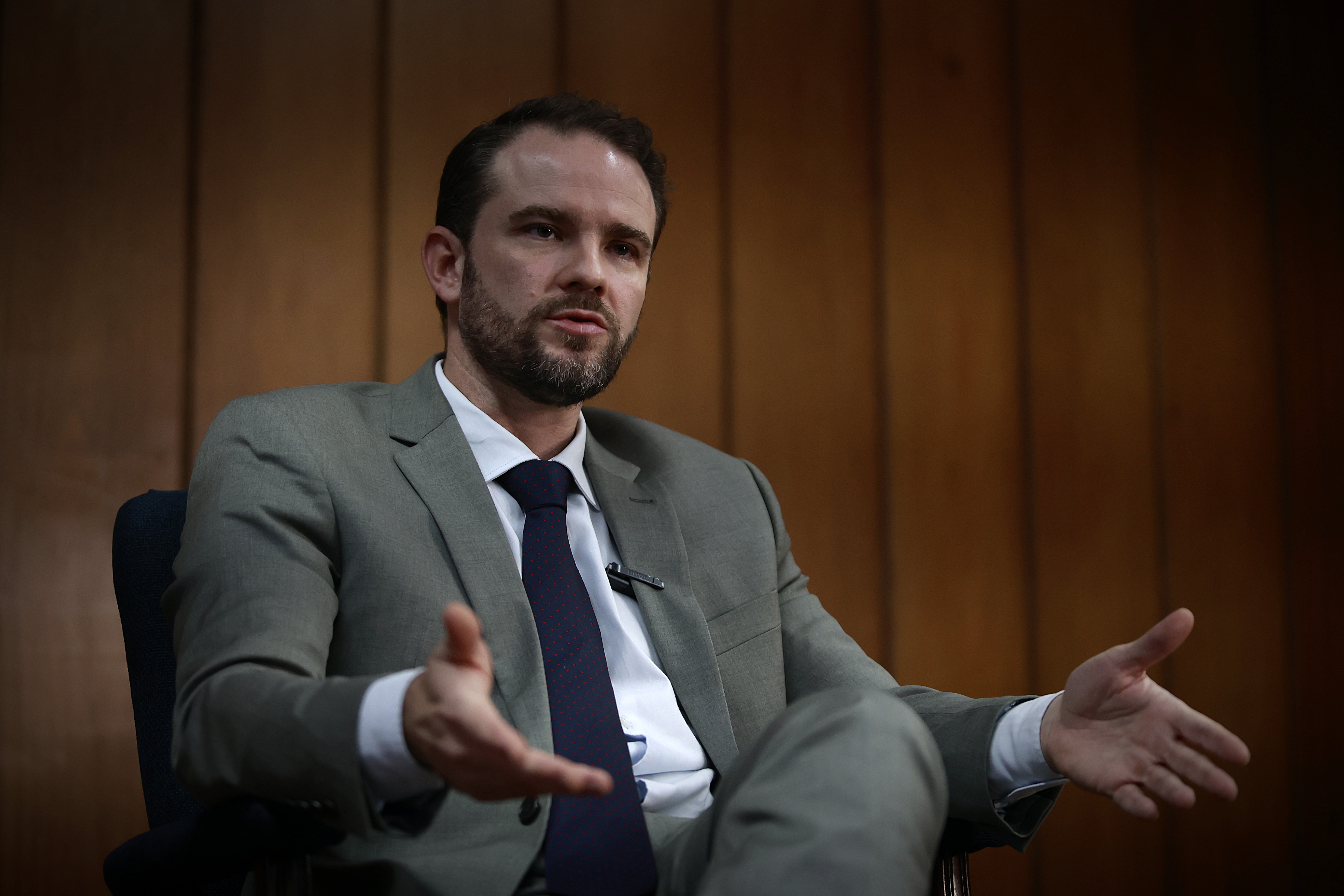 Governo estuda crédito para empresas se adaptarem ao fim da escala 6x1, diz ministro da Fazenda