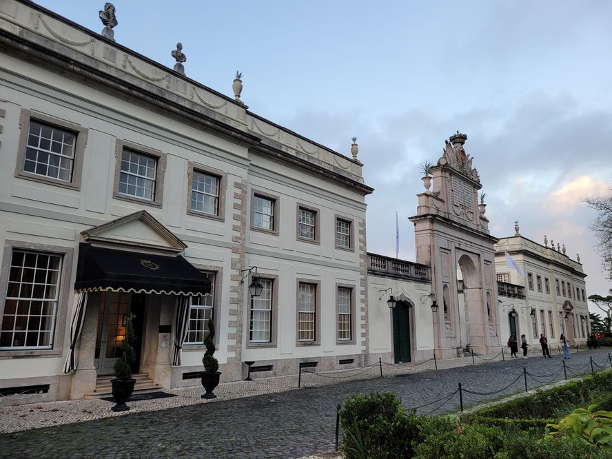 Fachada do Tivoli Palácio de Seteais, hotel de luxo em Sintra que funciona num palácio histórico do século XVIII