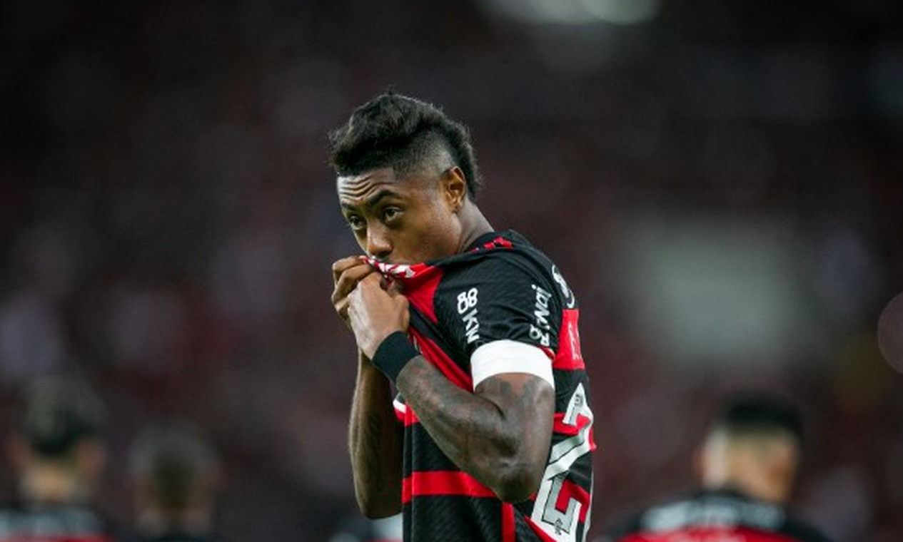 Flamengo deve ter Bruno Henrique como titular contra o Palmeiras