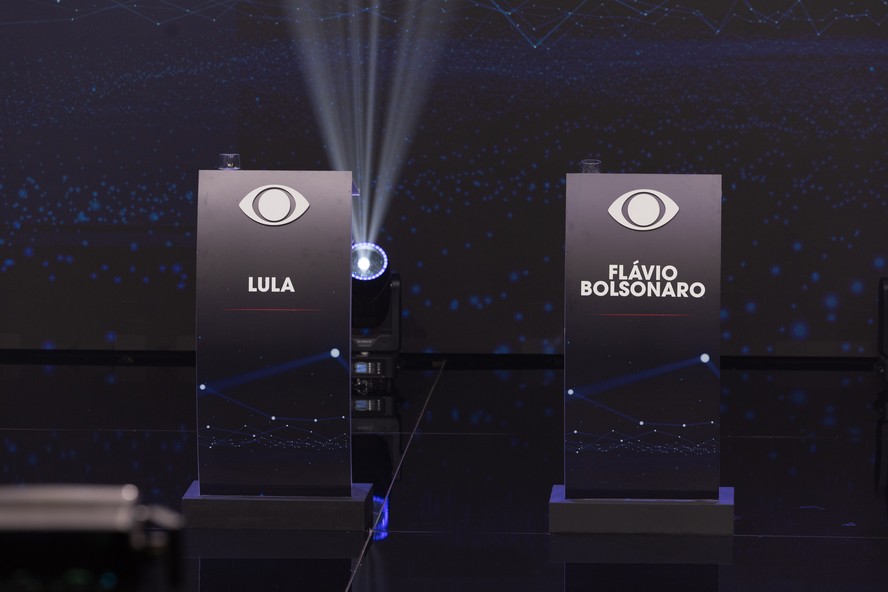 Lula e Fl&aacute;vio Bolsonaro faltaram ao debate presidencial da Band