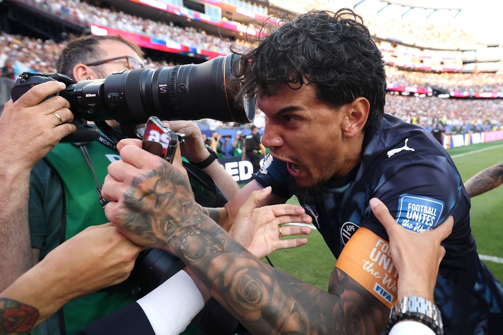 Gustavo Gómez vibra com classificação do Paraguai contra a Alemanha na Copa do Mundo 2026 — Foto: LEXANDER HASSENSTEIN / GETTY IMAGES NORTH AMERICA / Getty Images via AFP