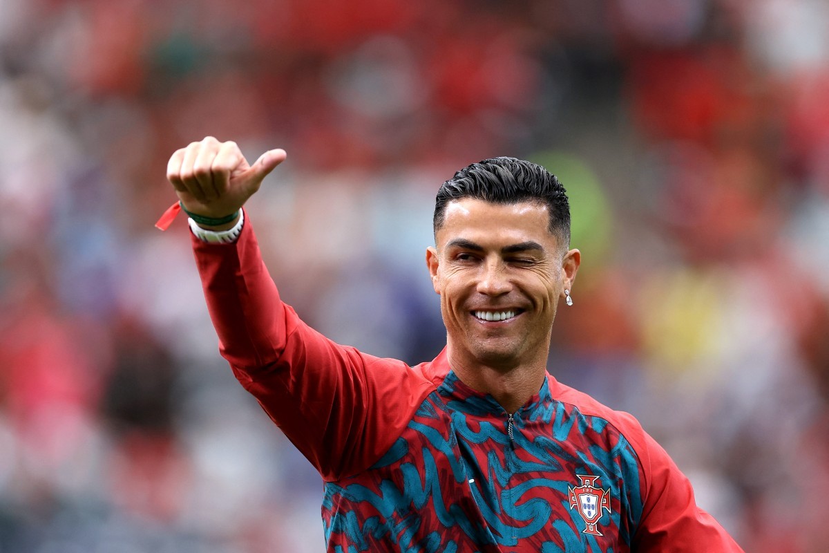 Cristiano Ronaldo ou Cristiano Jonaldo? Vídeo viraliza e mostra que torcedores pronunciam nome do craque errado