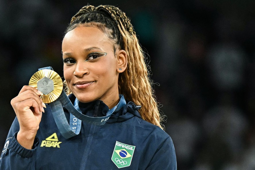 Olimpíadas: Rebeca Andrade supera Simone Biles e leva o primeiro ouro em  Paris-2024 na final do solo
