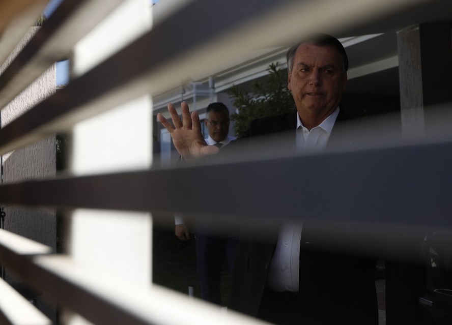 O ex-presidente Jair Bolsonaro em sua casa em Brasília