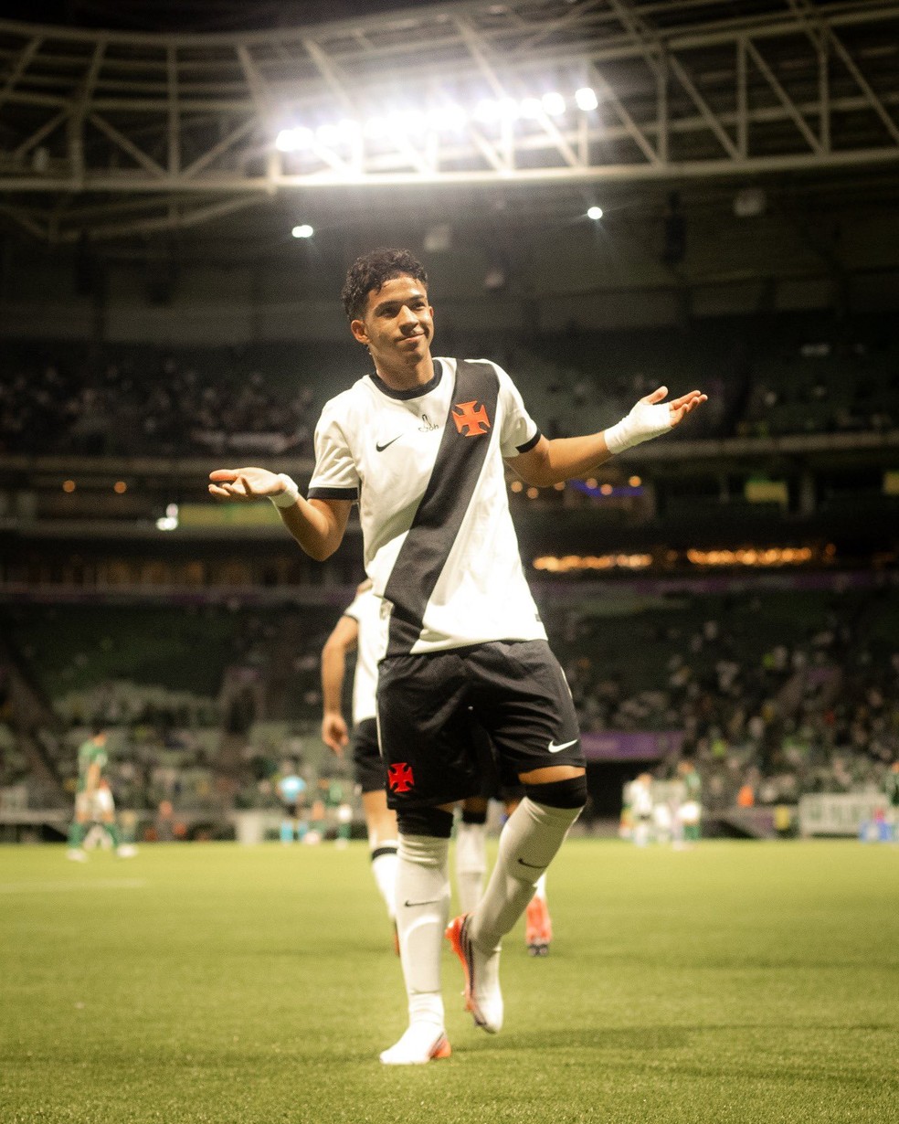 Andrey Fernandes comemor gol feito pelo Vasco diante do Palmeiras — Foto: Dikran Sahagian / Vasco