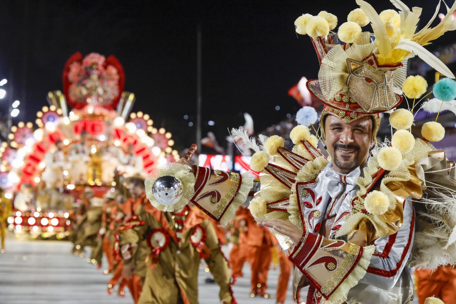 Desfile da Unidos do Viradouro — Foto: Domingos Peixoto / O Globo