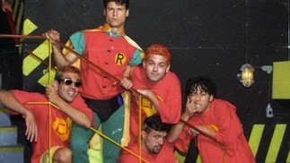 A trajet�ria dos Mamonas come�ou longe dos holofotes, quando S�rgio Reoli foi apresentado ao guitarrista Bento Hinoto. � Foto: Marco Ant�nio Teixeira