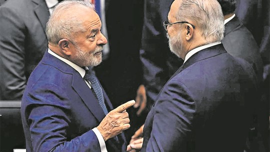 Lula indica a aliados que não tem pretensão de reconduzir Aras ao comando da PGR 
