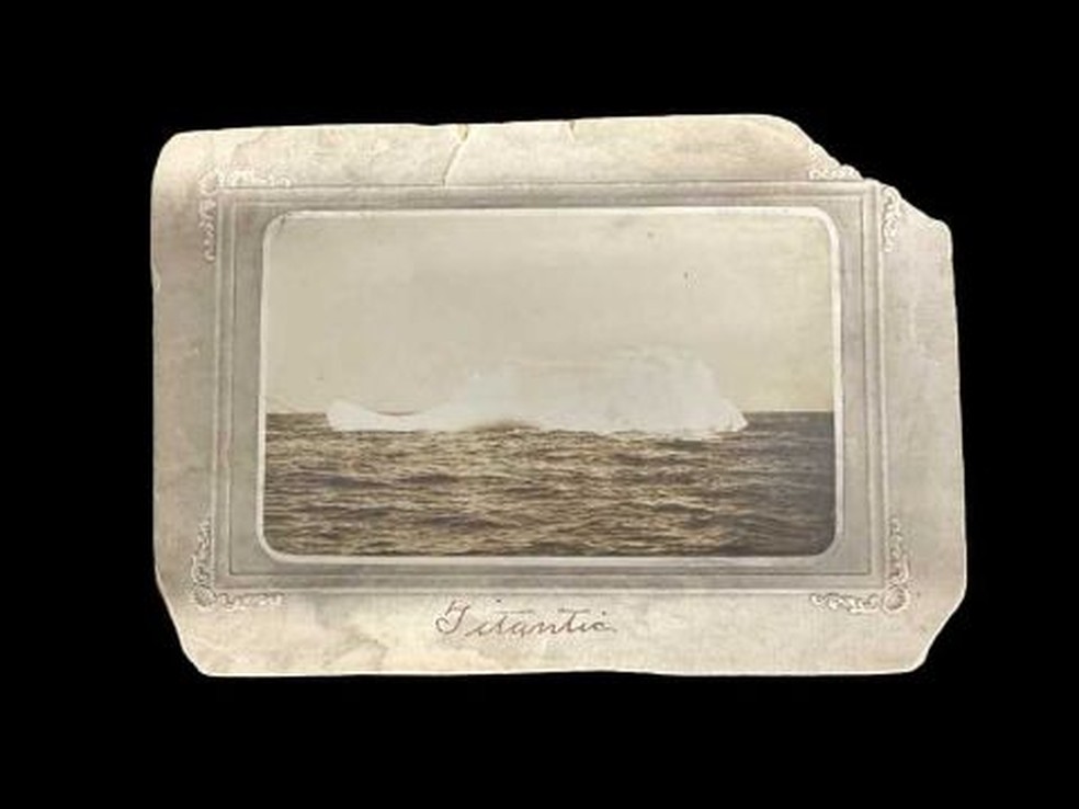 Fotografia de iceberg que pode ter colidido com o Titanic irá a leilão no Reino Unido — Foto: Divulgação