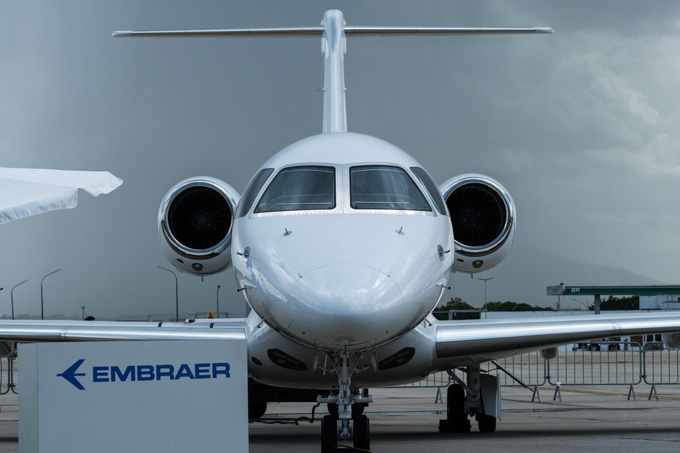 Exportações da Embraer estão no alvo das tarifas de Trump — Foto: ASUYOSHI CHIBA / AFP