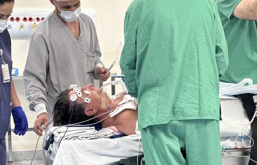 Bolsonaro posta foto de cirurgia — Foto: Reprodução