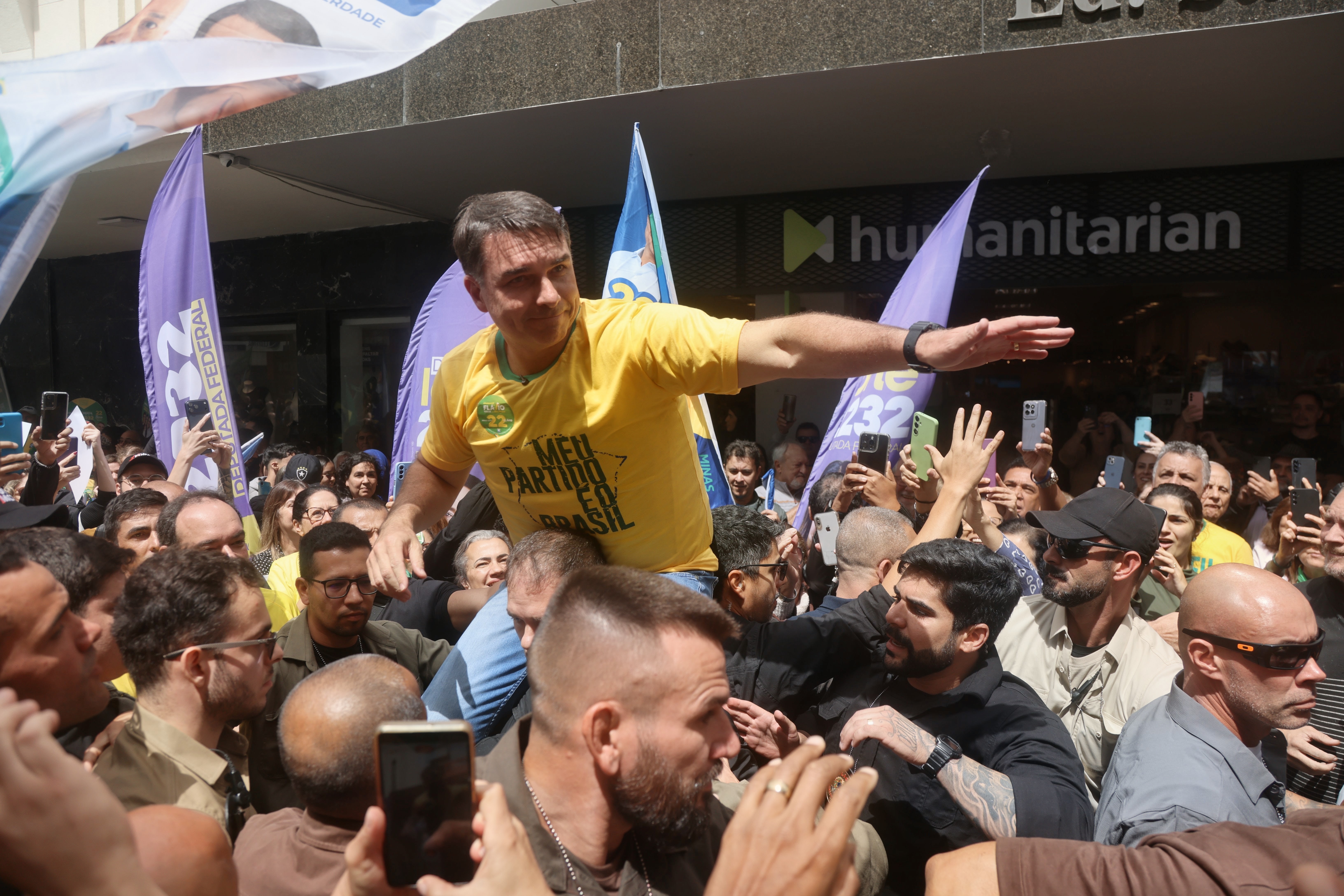 Aliados de Flávio veem desgaste com investigação sobre 'Dark Horse', e falta de aviso de candidato causa ruído no PL