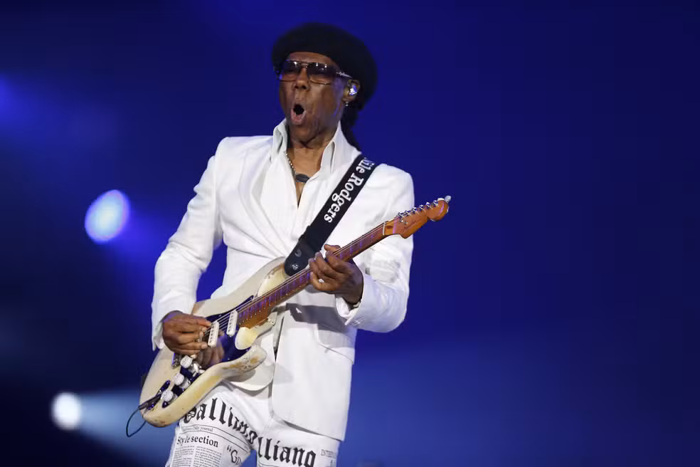 O guitarrista Nile Rodgers, com o grupo Chic, no Rock in Rio de 2019 — Foto: Pablo Jacob