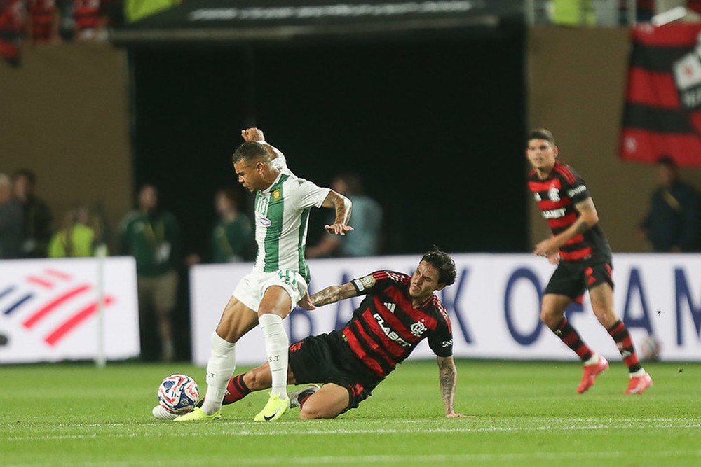 Pedro em ação pelo Flamengo contra o Esperánce — Foto: Gilvan de Souza/Flamengo