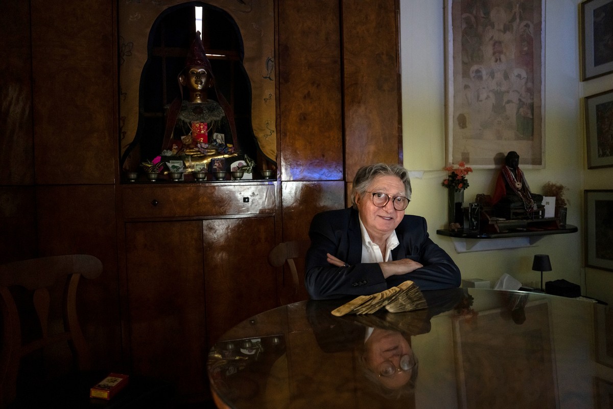Vidente das Estrelas: Frank Andrews Quer Se Aposentar, mas Clientes Famosos Não Deixam