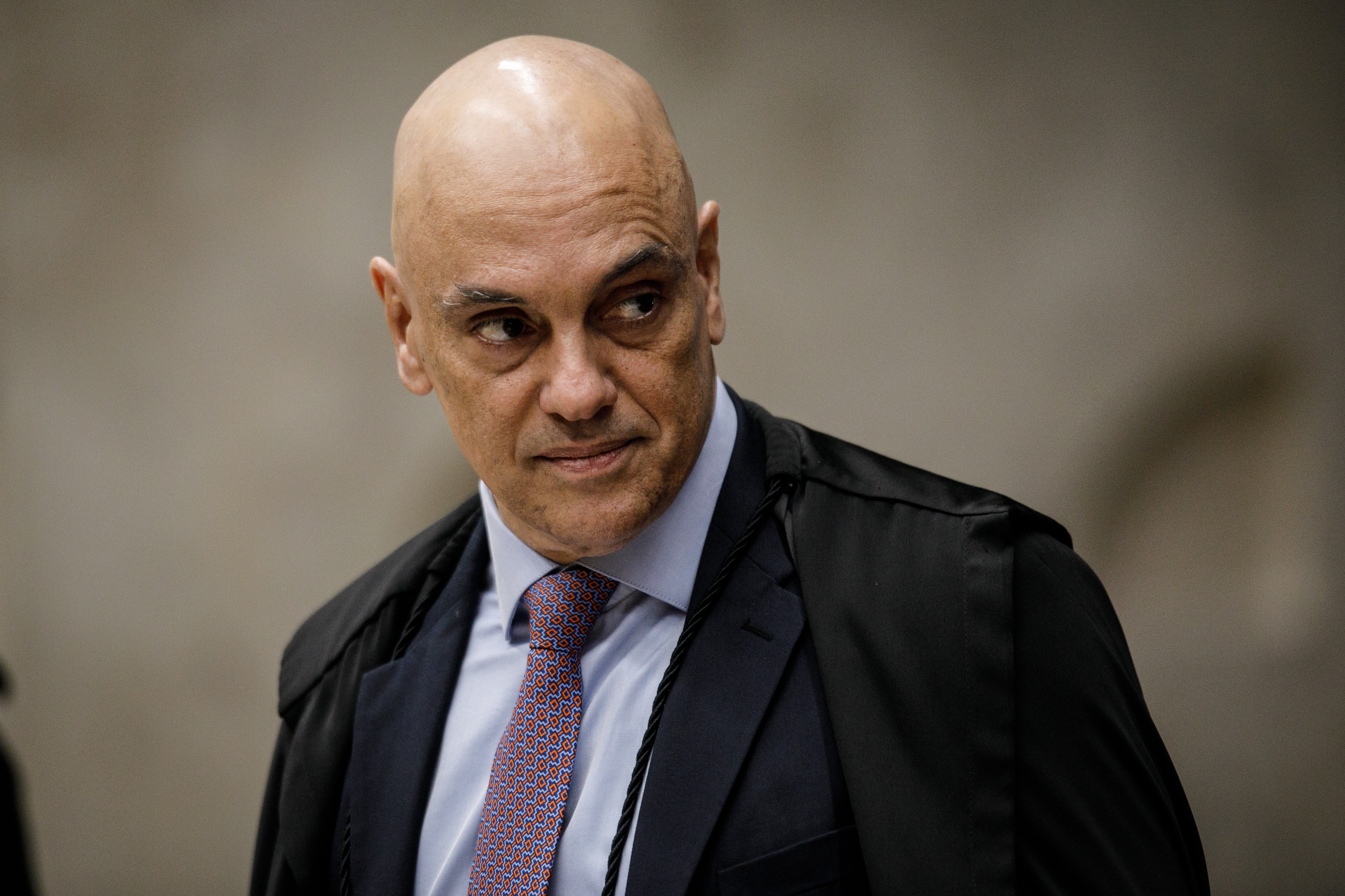 Moraes autoriza investigados por incitação ao 8/1 a votarem nas eleições municipais