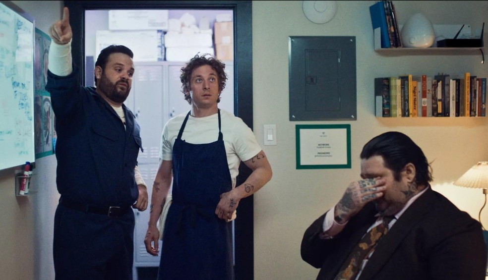 Jeremy Allen White, Ricky Staffieri e Matty Matheson na série'O Urso' — Foto: Divulgação / FX Networks