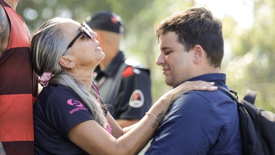 ‘Queria ter dado o último adeus’: diz mãe de jovem baleado na Praia do Flamengo 