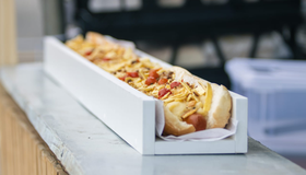 Cachorro-quente de 120 centímetros, hambúrguer de 3 quilos e torre de churros: Feira do Podrão estreia na Quinta da Bota Vista