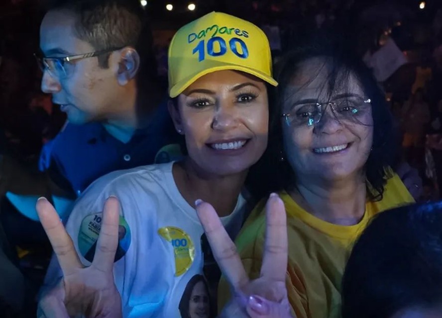 A primeira-dama Michelle Bolsonaro e a ex-ministra Damares Alves