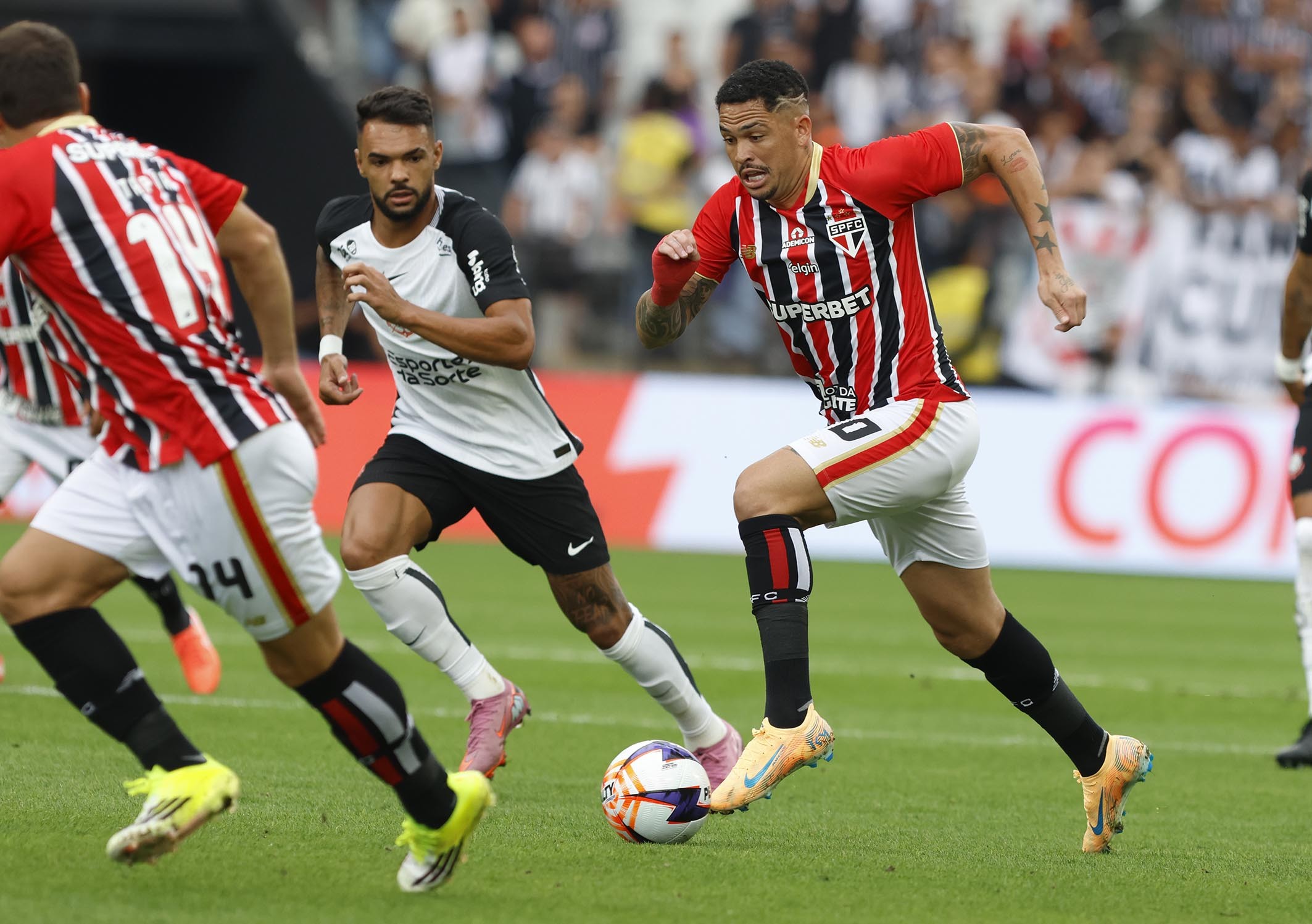 Empate é a previsão mais provável no clássico Corinthians x São Paulo