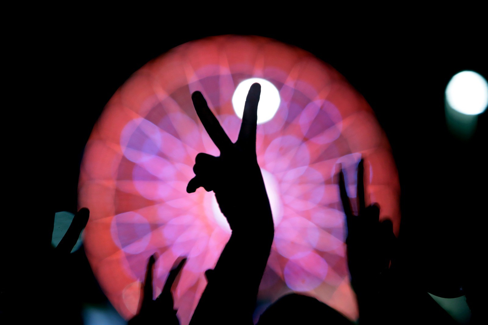 Rock in Rio 2026 emociona com performances de Foo Fighters e Sepultura