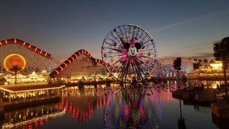 Disneyland Park (Anaheim, California) – A world-first Disney that combines nostalgia and innovation. 17.33 million people. — Photo: Pexels