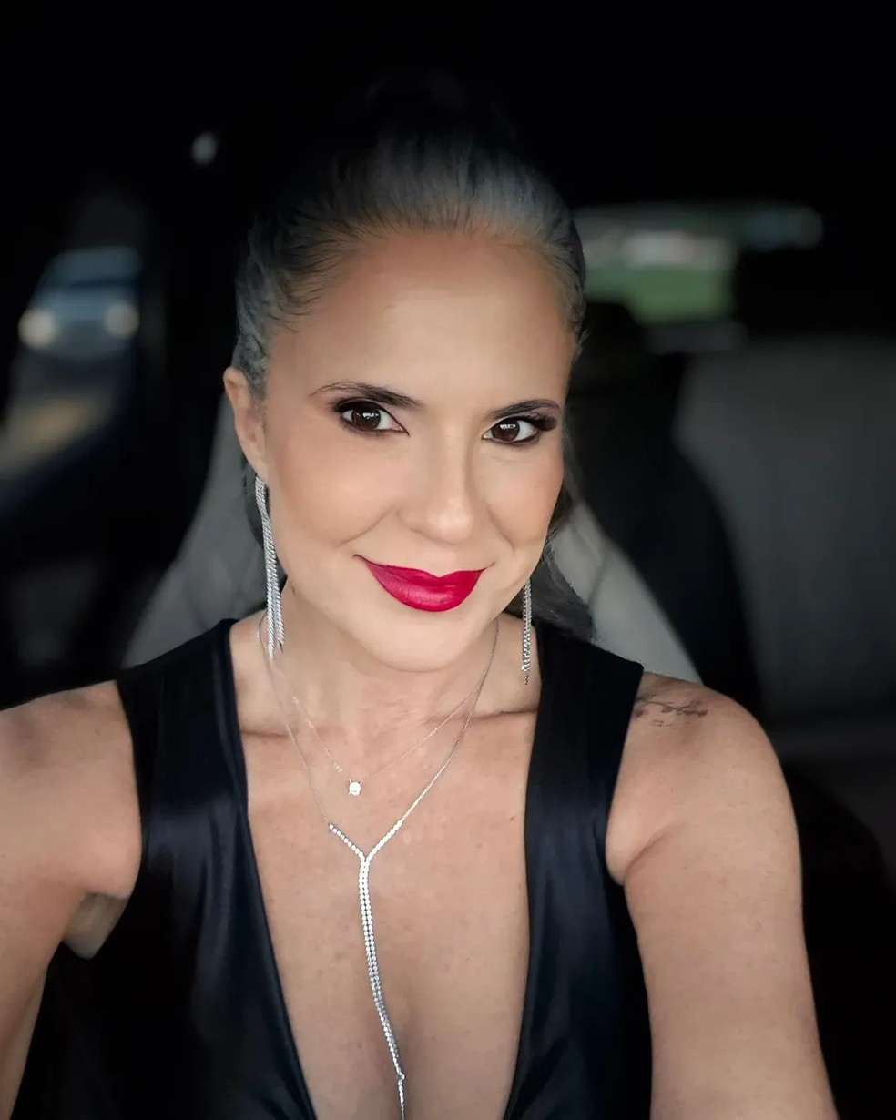 Aos 51 anos, Cris Leite tem se destacado como uma representante da beleza e do talento das mulheres maduras — Foto: Reprodução Instagram