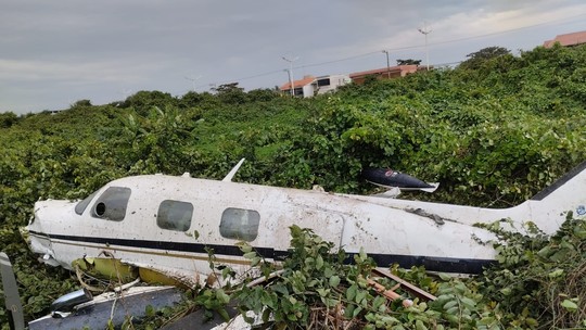 Avião de pequeno porte cai na praia de Navegantes, em Santa Catarina, duas pessoas são hospitalizadas Avião de pequeno porte cai na praia de Navegantes, em Santa Catarina, duas pessoas são hospitalizadas