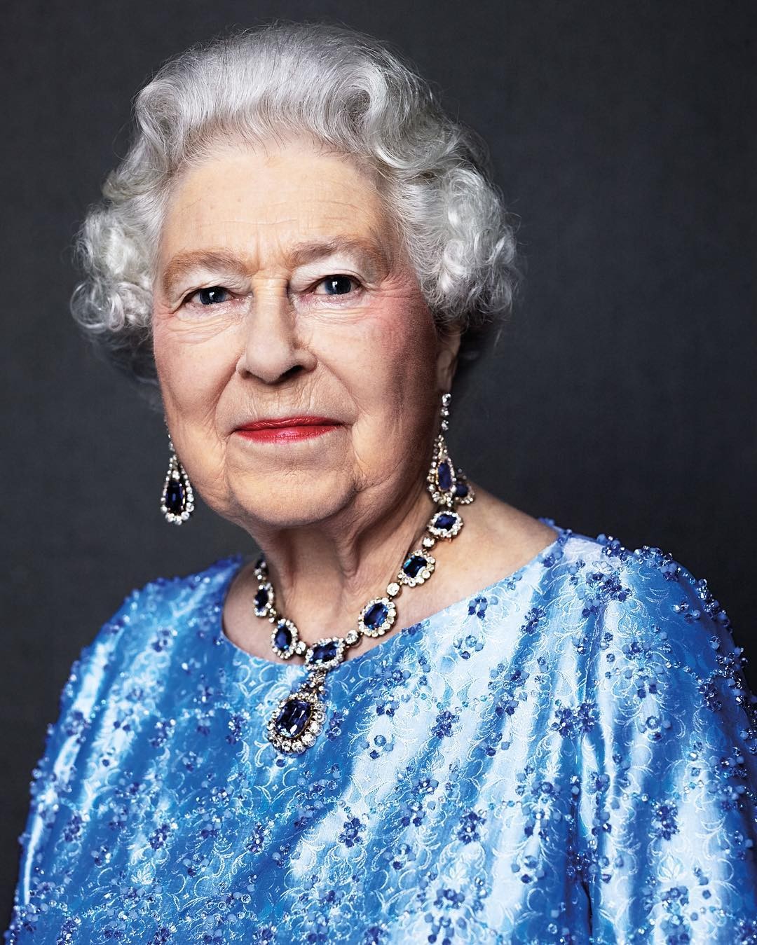 Retrato da monarca feito em 2014, foi utilizado em postagem das redes sociais da monarquia, em 2017, para celebrar o Jubileu de Safira, os 65 anos de reinado — Foto: David Bailey/Reprodução Instagram @theroyalfamily