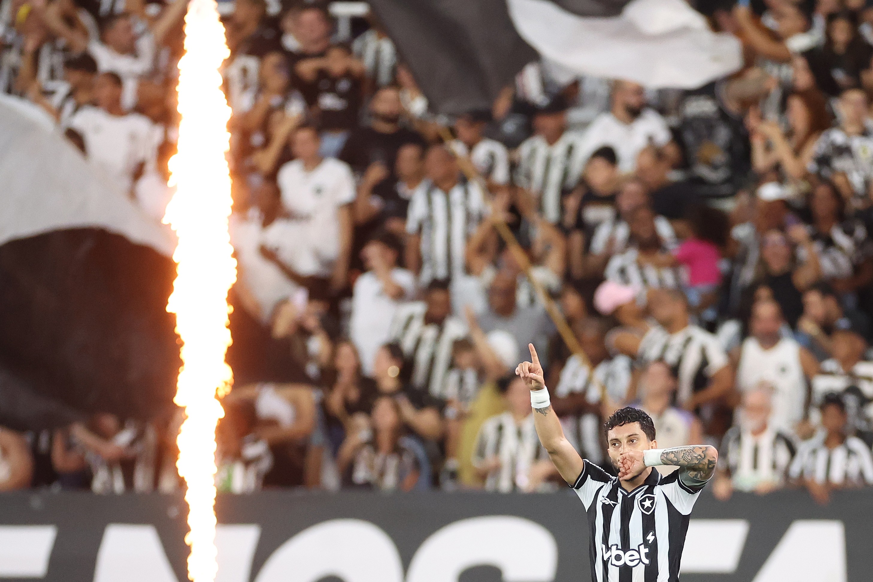 Com gol no fim, Botafogo vence a Chapecoense na ida da Copa do Brasil