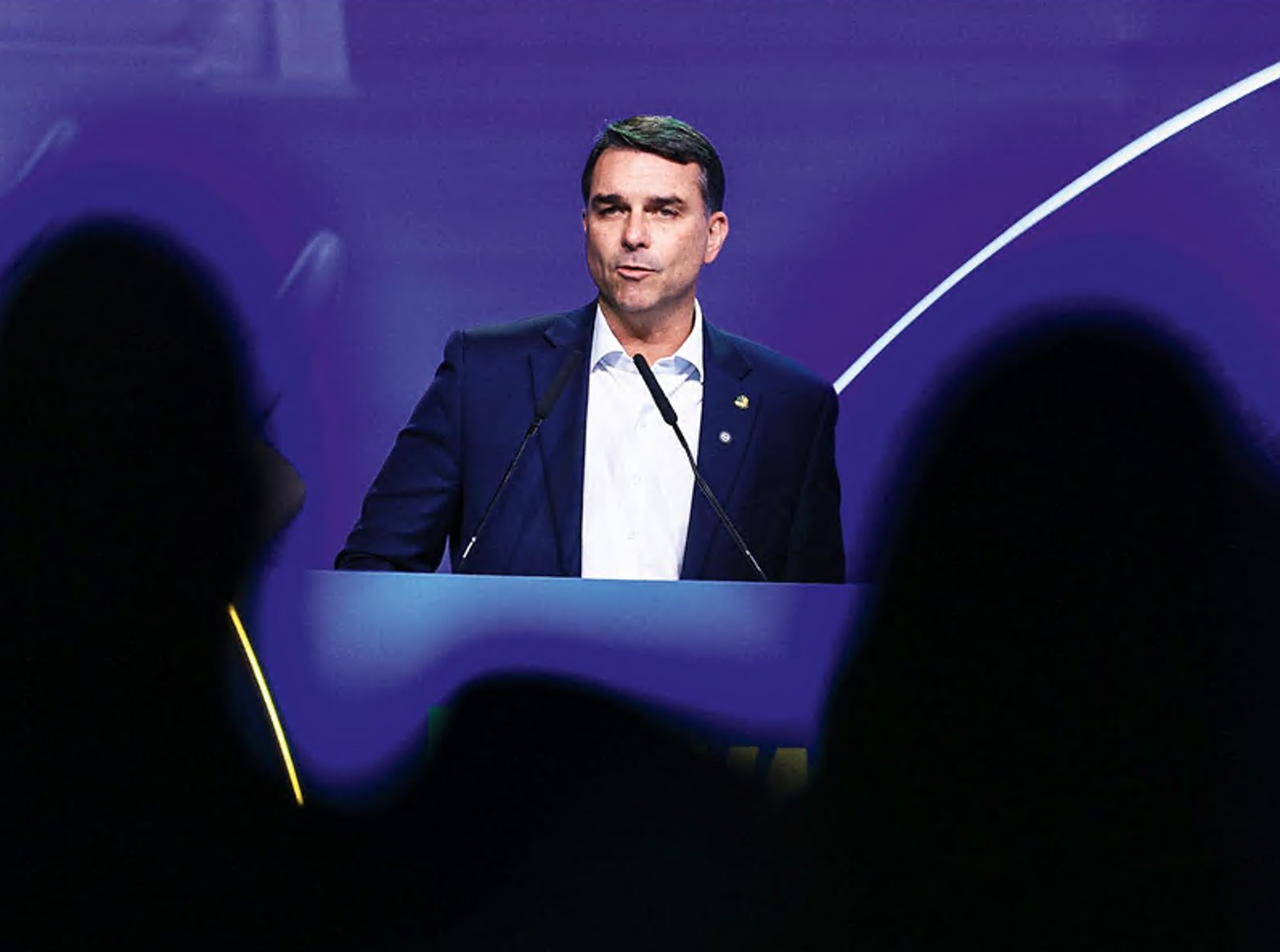 Datafolha: maioria condena pedido de dinheiro de Flávio a Vorcaro, mas 88% de seus eleitores ainda o querem na disputa