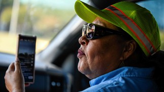 With a daily message on Facebook, Mexican Martina Grivaldo warns the Latino community in Houston about the operations of the Immigration Service - Photograph: Mark Felix/AFP