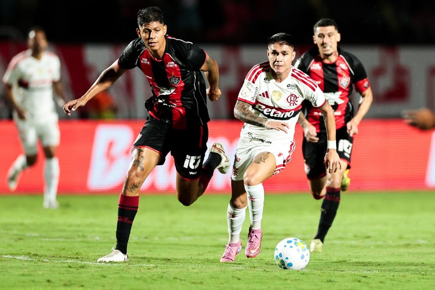 Flamengo perde para o Vitória e está eliminado da Copa do Brasil