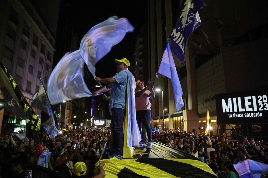 Apoiadores de Javier Milei comemoraram vitória no 2ºturno das eleições argentinas