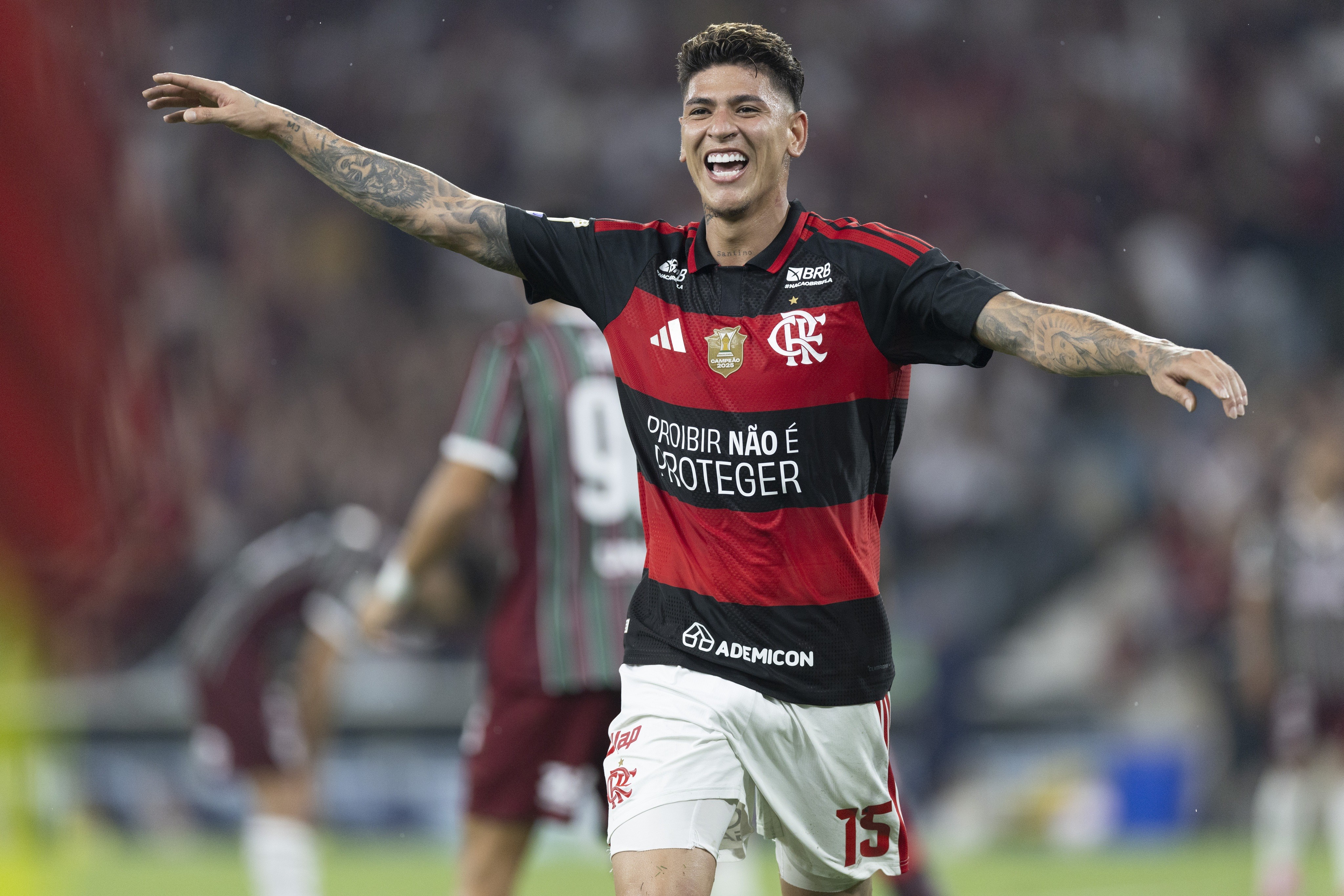 Análise: Flamengo prevalece em Fla-Flu bom, tenso, polêmico e crucial para pretensões de título brasileiro