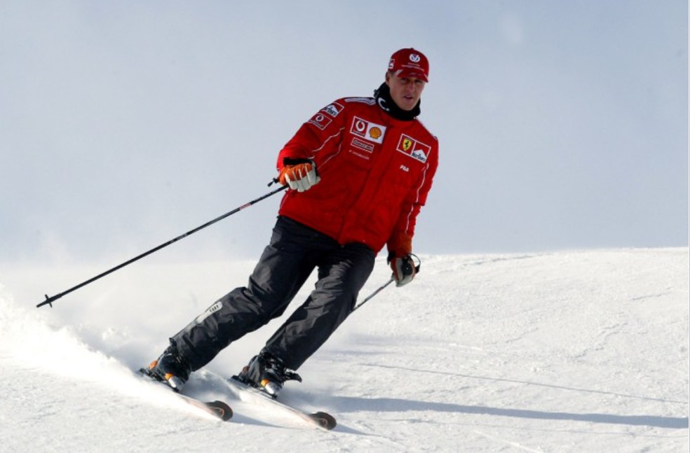 Michael Schumacher skiing in 2004 - Photo: AFP/Vincenzo Pinto