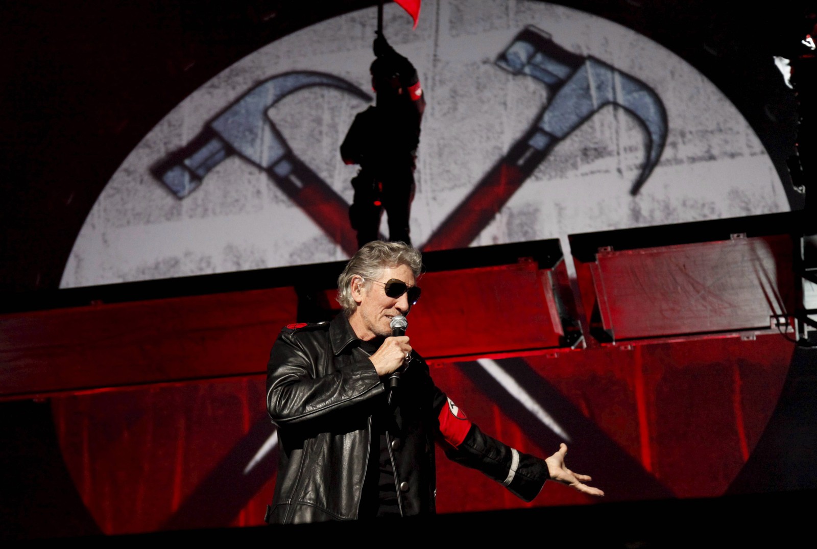 Show de Roger Waters no Engenhão, em 2012 — Foto: Mônica Imbuzeiro