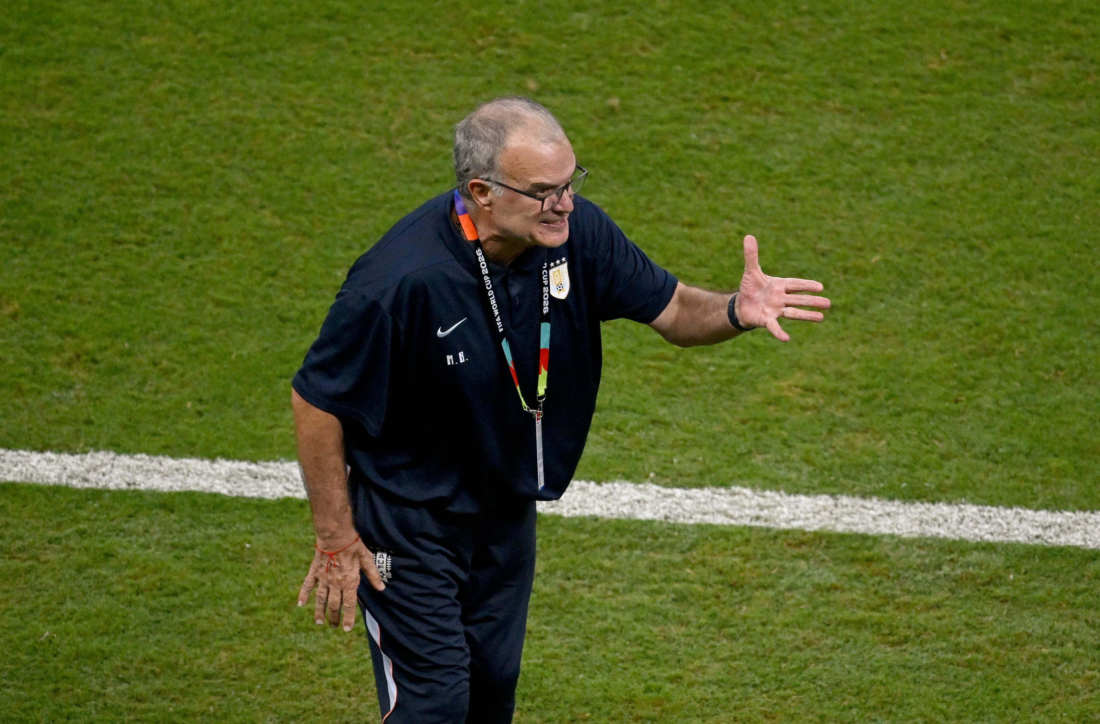 Bielsa diz que sua passagem pelo Uruguai 'será recordada como uma que não deixou nada' após eliminação