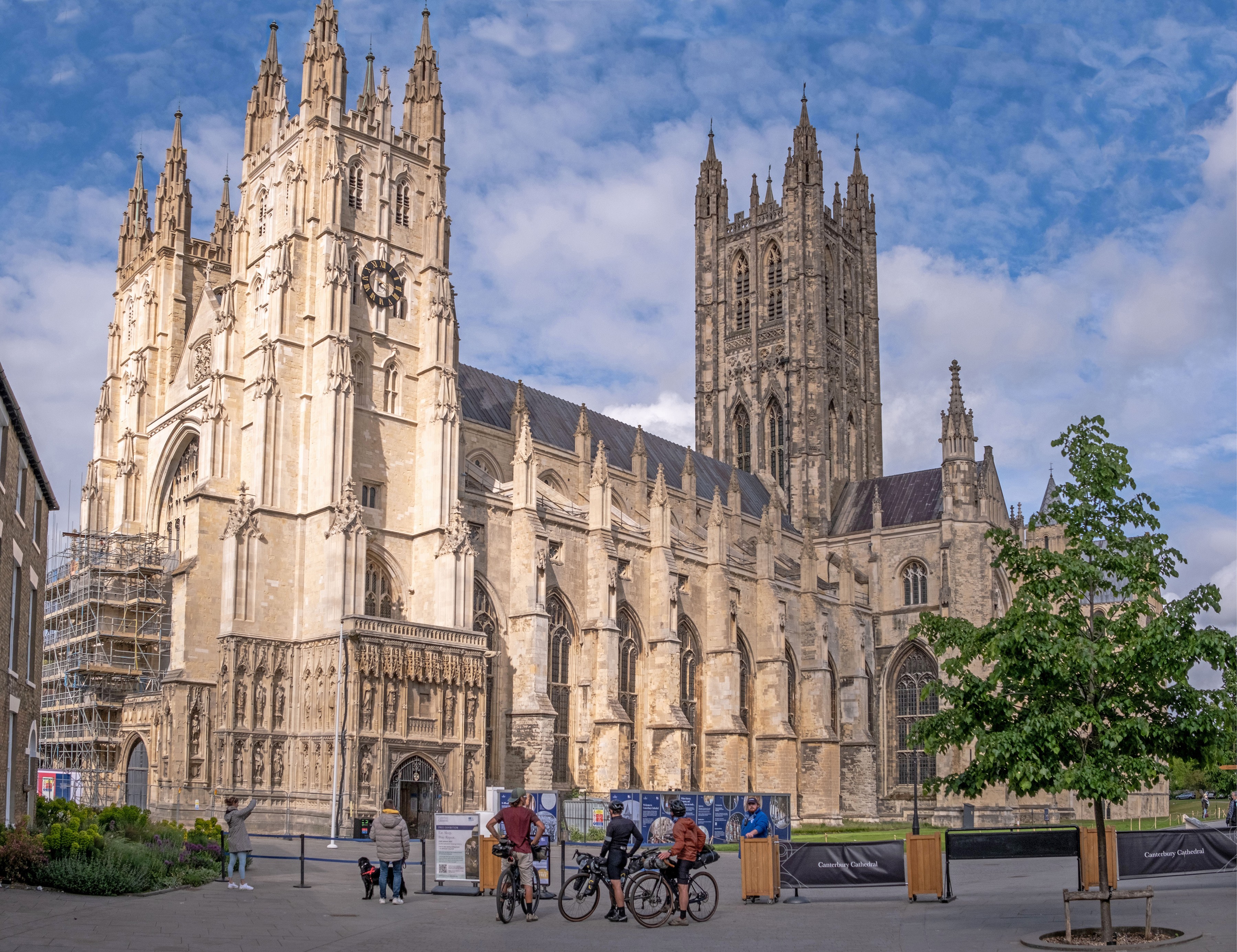 Arcebispa de Canterbury diz que Igreja está 