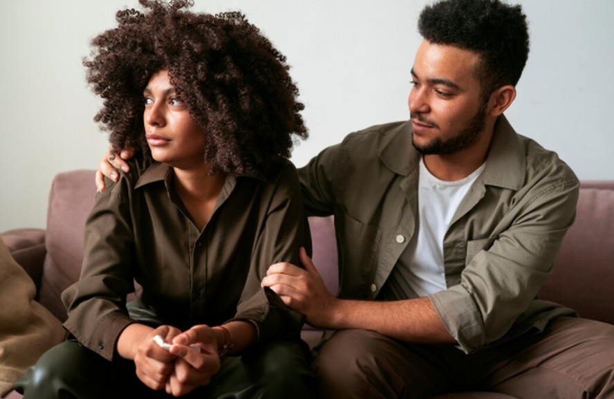 Por que sair cedo de um relacionamento pode ser fuga emocional, segundo  psicanalista