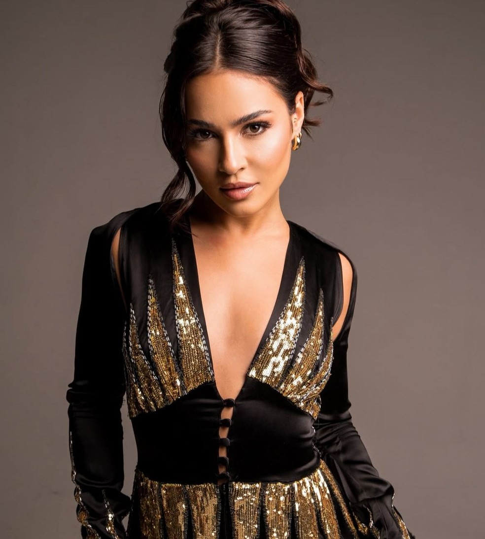 Giullia Buscacio fala sobre moda, corpo e amadurecimento sob os holofotes — Foto: Divulgação